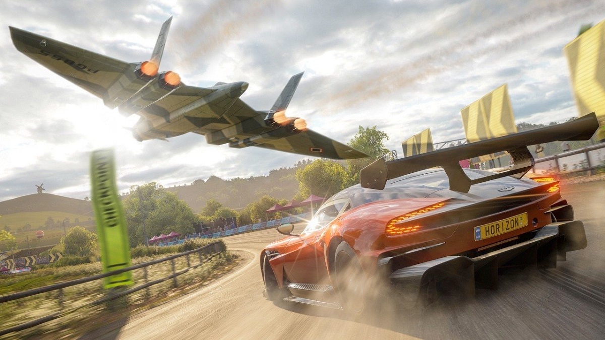 What's the difference between Forza Horizon & Forza Motorsport?