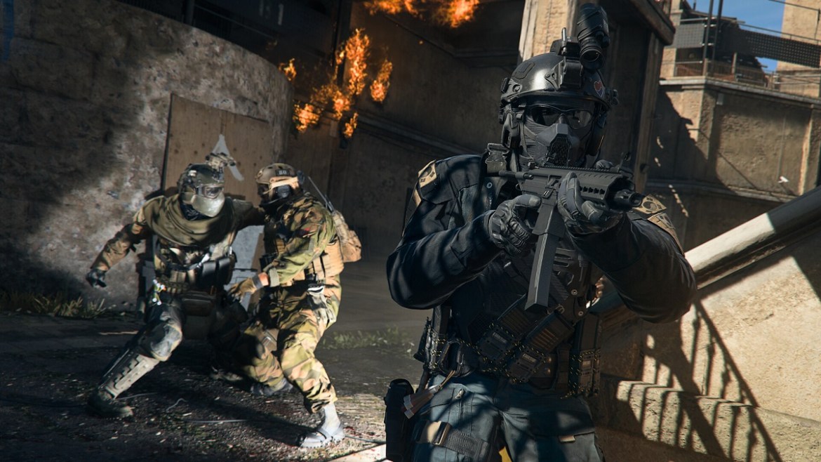 Call of Duty: Warzone 2.0 Battling Soldiers