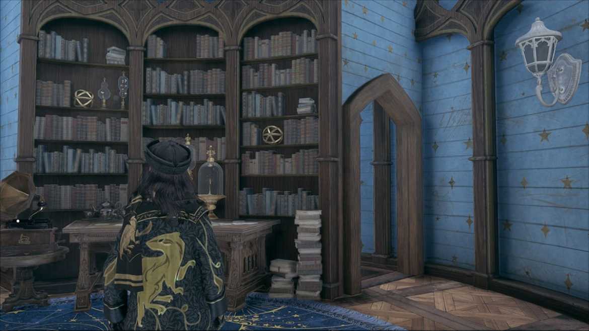 Headmaster Upper Study in Hogwarts Legacy