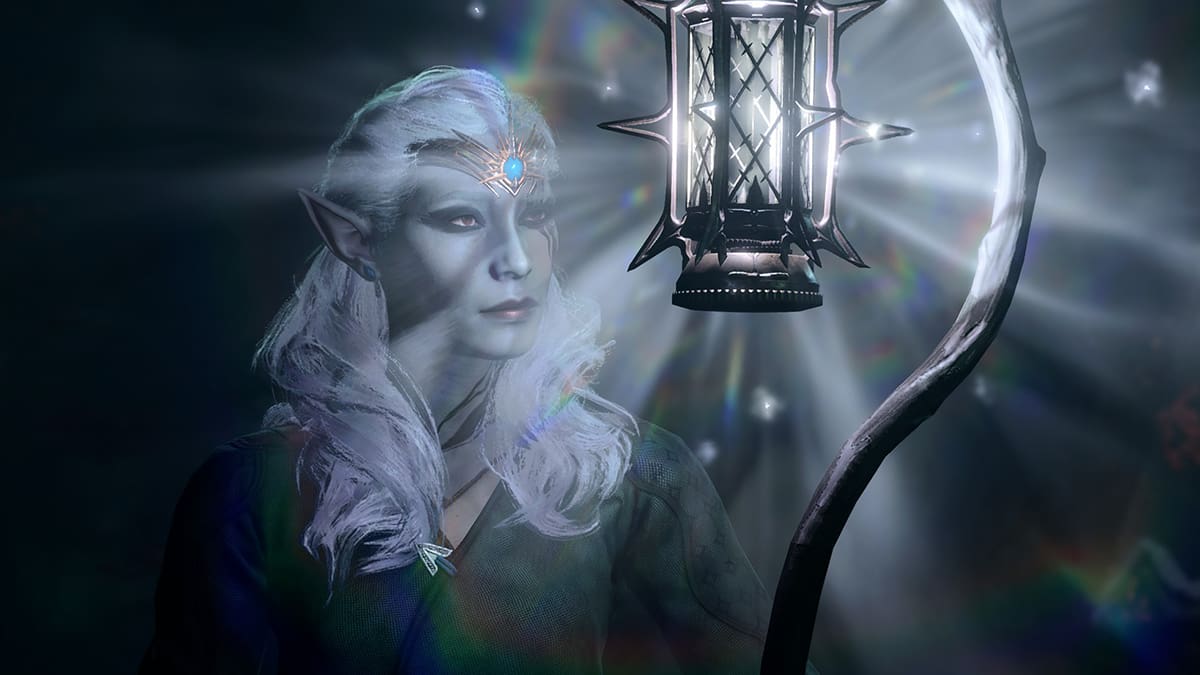 Baldur’s Gate 3 player character holding up the moon lantern
