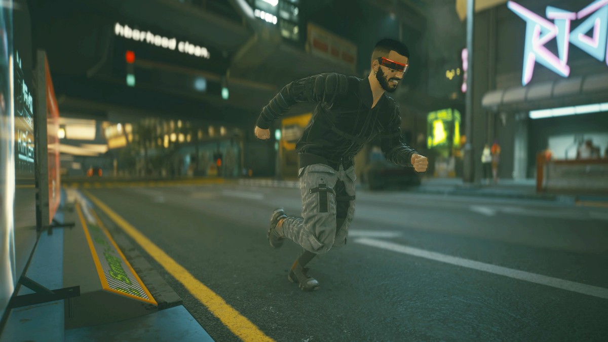Cyberpunk 2077 screenshot of V running in the middle of the street in Night City.