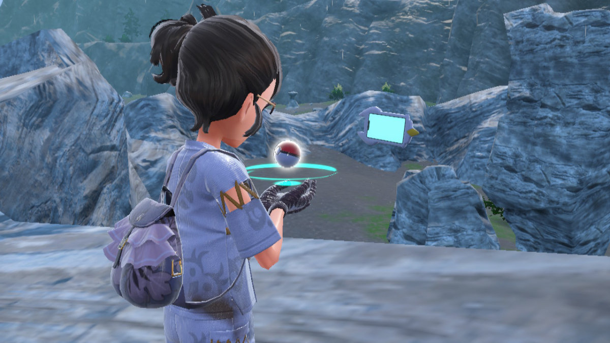 A Pokémon Scarlet & Violet screenshot of the player holding a Poké Ball about to be traded.