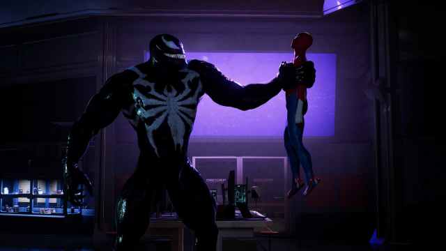 Venom grabbing peter