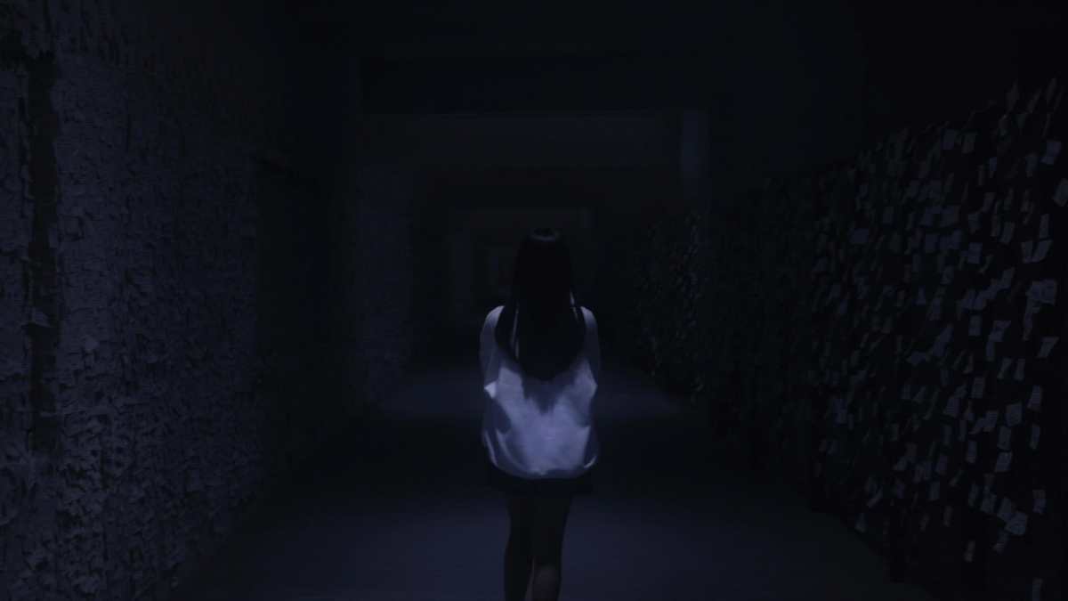 Silent Hill: The Short Message screenshot of Maya in the middle of a dark room