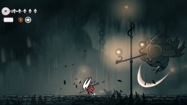 Hollow Knight Silksong Moorwing Boss attack slicing claws run away