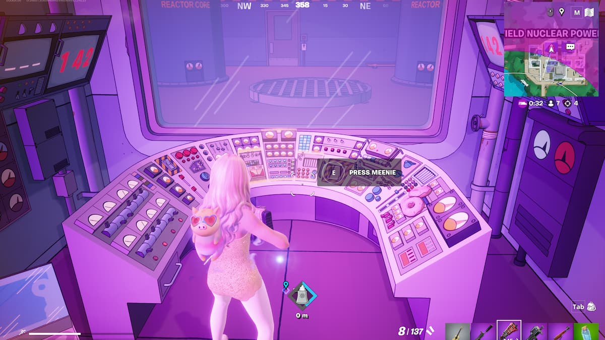 Presionando el botón de la consola de la planta de energía en fortnite