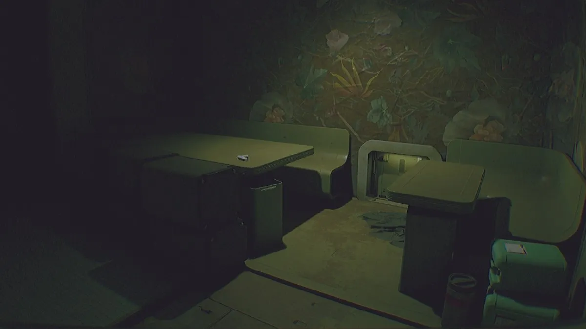 Vent inlet between regular chemistry lab tables