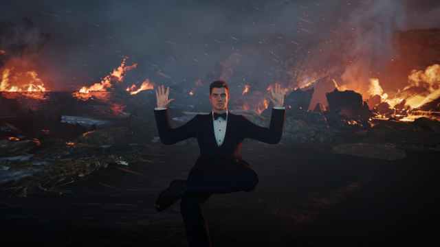007 First Light Absolute Cinema Pose