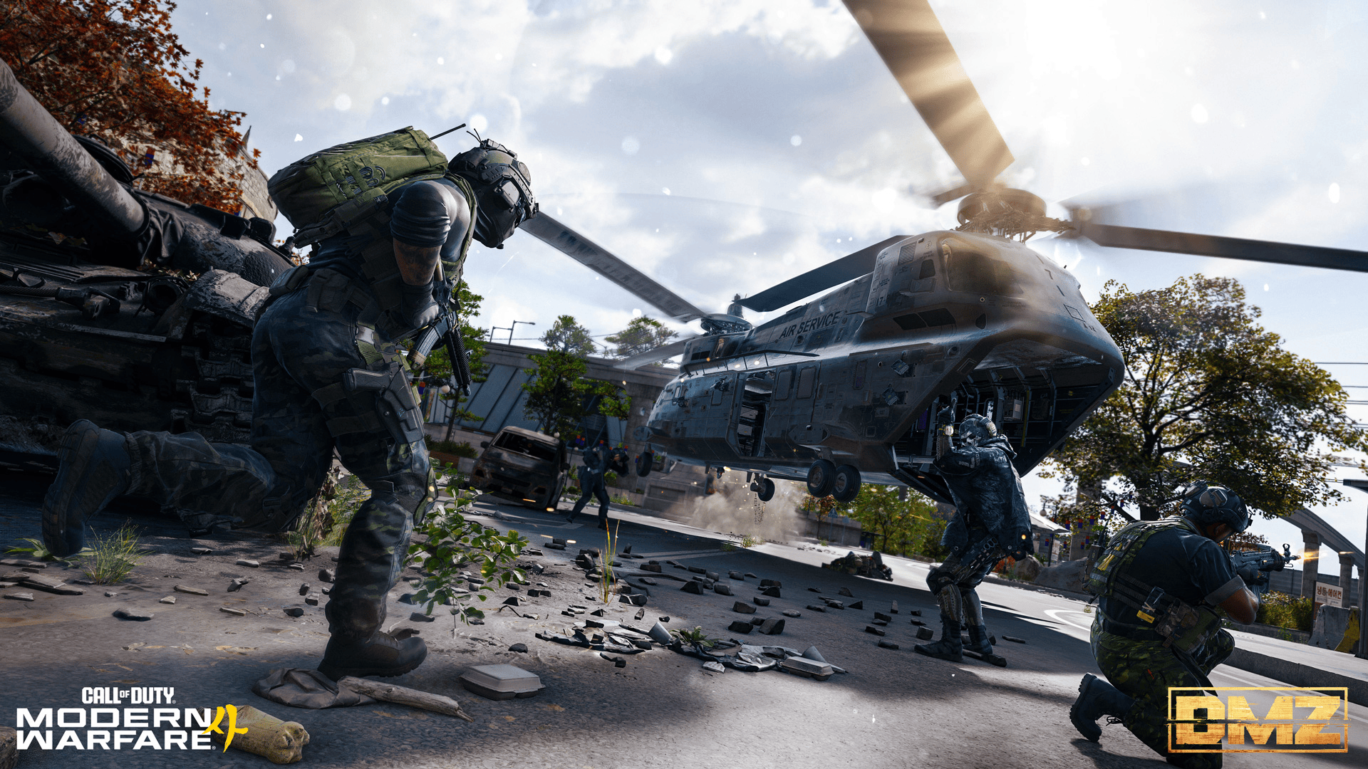 Players and a helicopter in DMZ