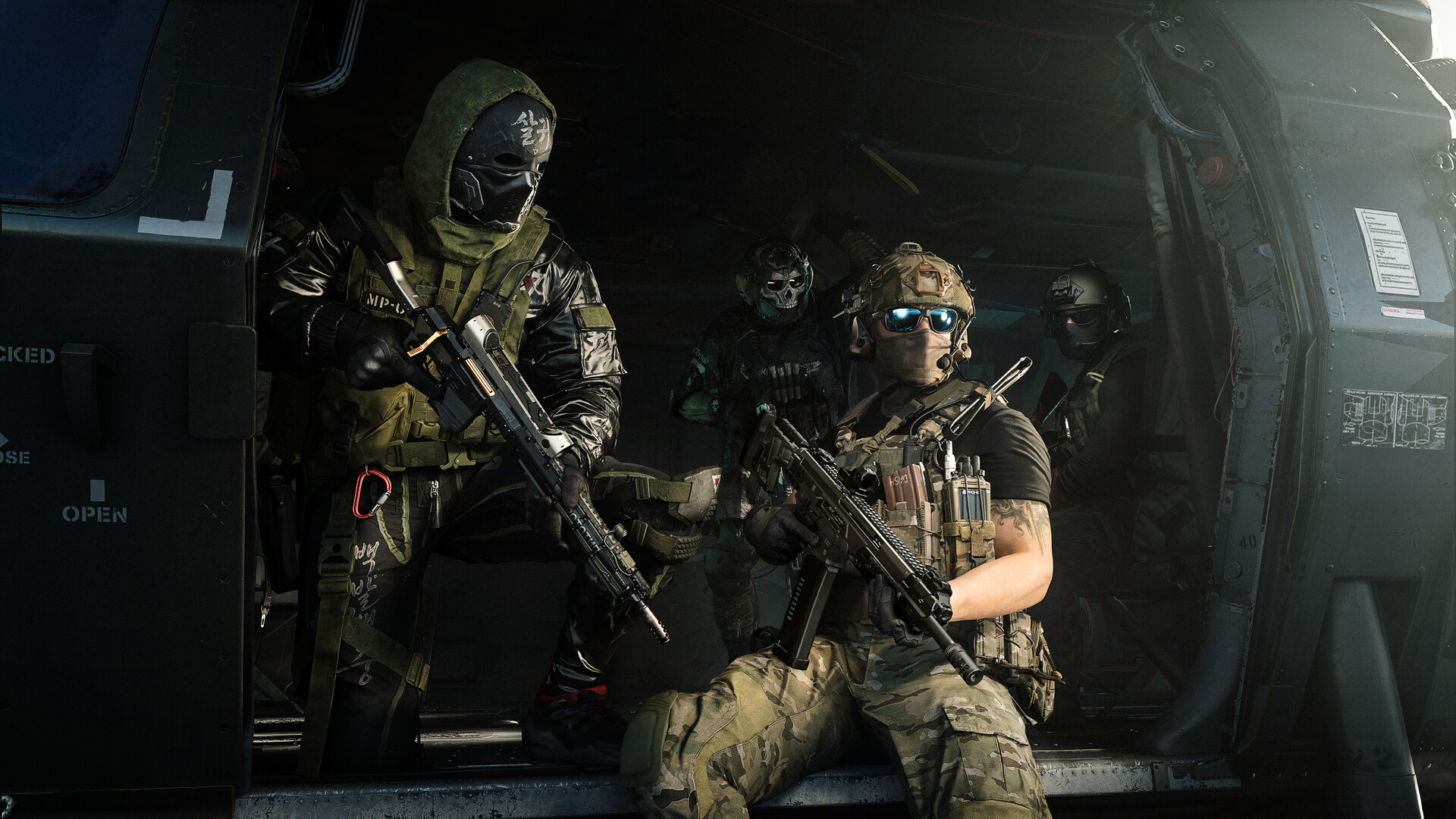 A helicopter and operators in mW4